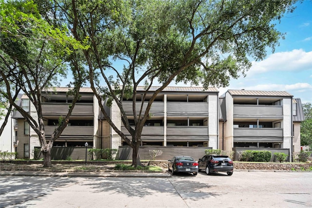 3015 Walnut Bend Ln Unit 37, Houston, TX 77042 - view of building exterior featuring uncovered parking