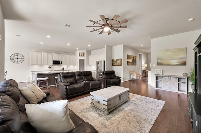 9175 White Tail Dr, Conroe, TX 77303 - living area with a ceiling fan, dark wood-type flooring, baseboards, and recessed lighting