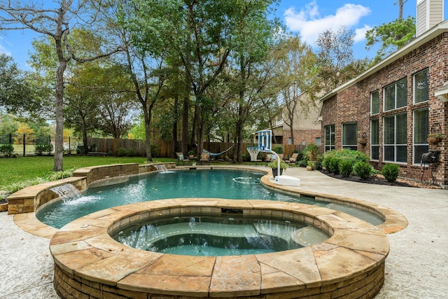3 Forest Steppes Ct, The Woodlands, TX 77382 - view of swimming pool featuring a pool with connected hot tub
