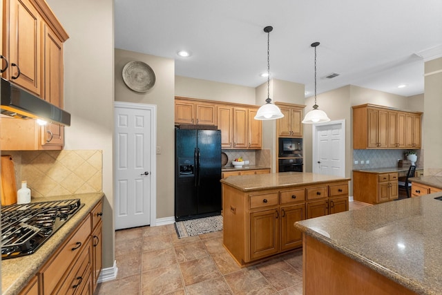 3 Forest Steppes Ct, The Woodlands, TX 77382 - kitchen featuring black appliances, baseboards, backsplash, a center island, and recessed lighting