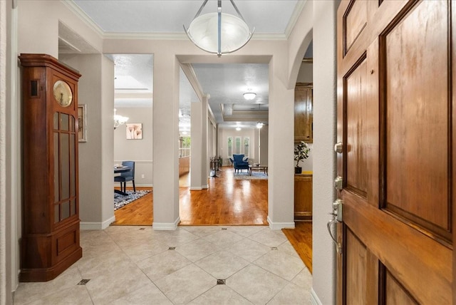 3707 Charleston St, Houston, TX 77021 - foyer featuring light tile patterned flooring, arched walkways, crown molding, and baseboards