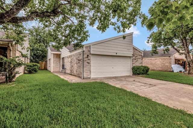 11014 Kirkridge Dr, Houston, TX 77089 - garage with driveway