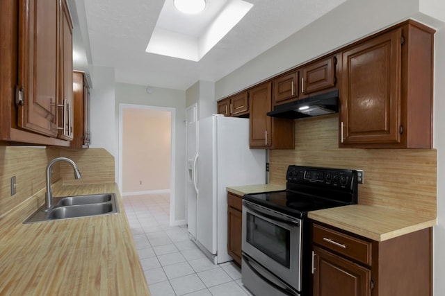 11014 Kirkridge Dr, Houston, TX 77089 - kitchen featuring stainless steel electric range oven, under cabinet range hood, a sink, and light countertops