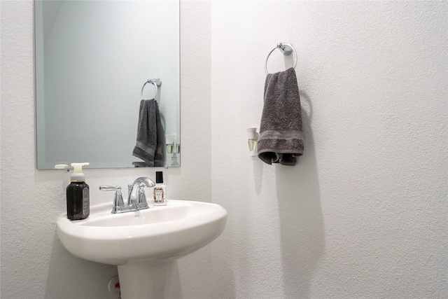 12327 Brandenburg Gate Dr, Houston, TX 77047 - bathroom with a sink