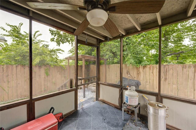 4603 New Orleans St, Houston, TX 77020 - unfurnished sunroom featuring ceiling fan