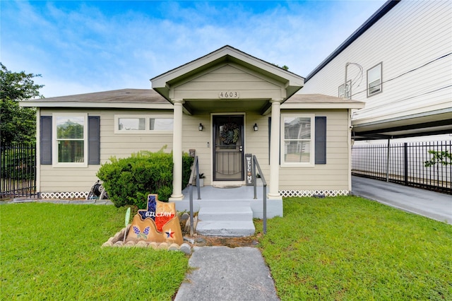 4603 New Orleans St, Houston, TX 77020 - view of front facade featuring an attached carport