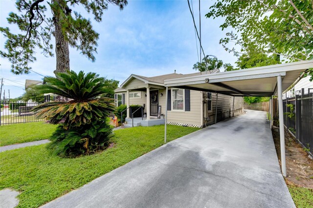 4603 New Orleans St, Houston, TX 77020 - view of front of home with driveway