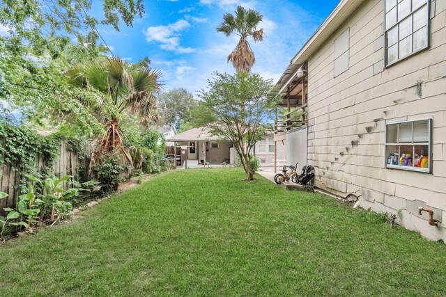 8209 Howard Dr, Houston, TX 77017 - view of yard featuring a patio