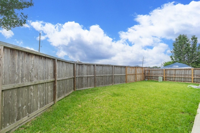 1803 Fallow Ln, Houston, TX 77049 - view of yard