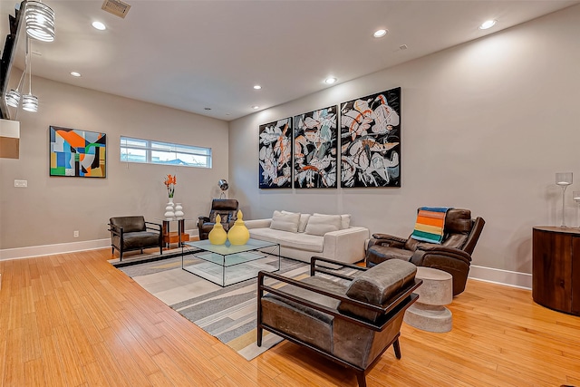 536 Rutland Pl, Houston, TX 77007 - living area with light wood-type flooring, baseboards, and recessed lighting