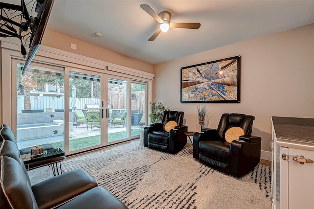 536 Rutland Pl, Houston, TX 77007 - living area featuring ceiling fan