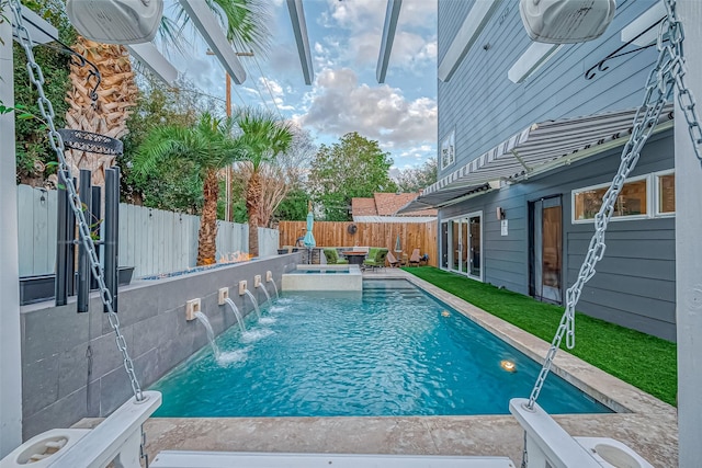 536 Rutland Pl, Houston, TX 77007 - view of swimming pool with a fenced backyard, a patio, and a pool with connected hot tub