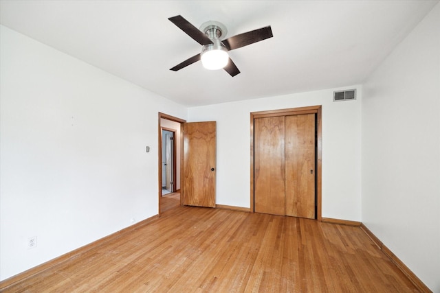 1219 Candlelight Ln, Houston, TX 77018 - unfurnished bedroom featuring light wood finished floors, a closet, baseboards, and a ceiling fan