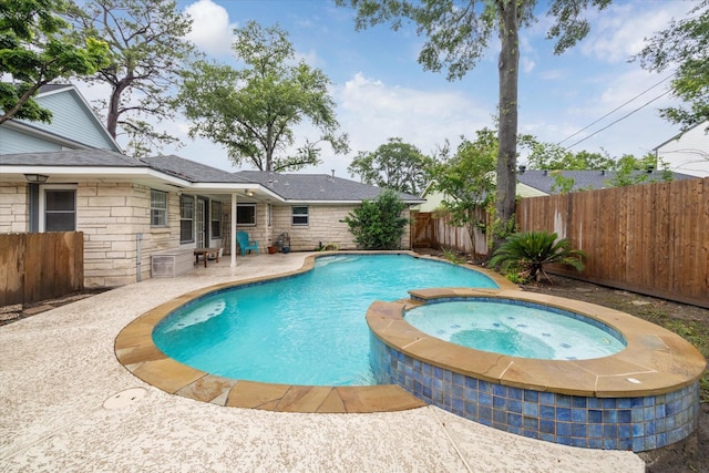 1219 Candlelight Ln, Houston, TX 77018 - view of swimming pool featuring a patio area, a fenced backyard, and a pool with connected hot tub