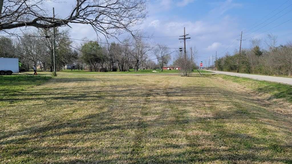 624 W 5th St, Port Arthur, TX 77640