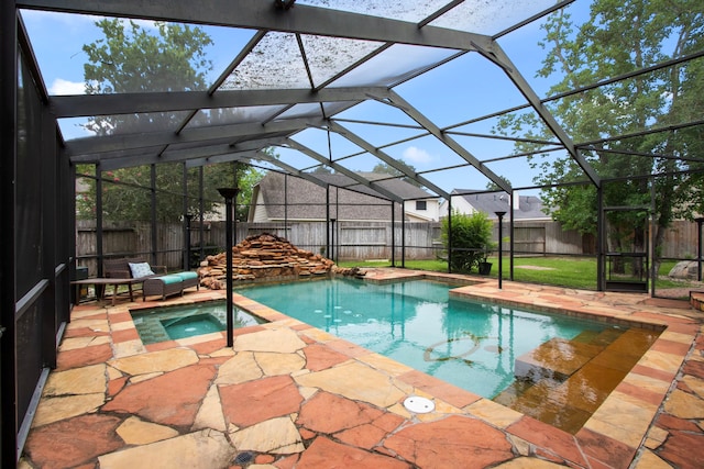 3815 Griffin Ln, Missouri City, TX 77459 - view of pool featuring an in-ground hot tub, a fenced backyard, and a patio area