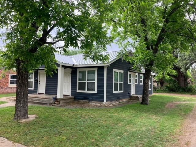 204 E Dry St, San Saba, TX 76877 - ranch-style house with a front yard and metal roof