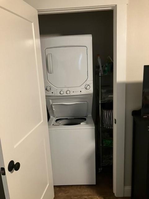 204 E Dry St, San Saba, TX 76877 - laundry area featuring stacked washing machine and dryer