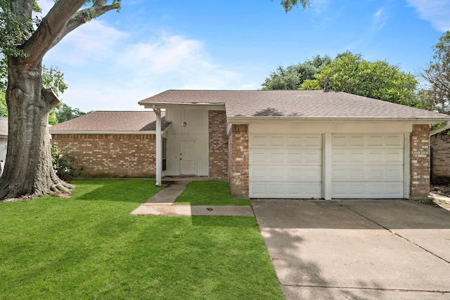1639 Castle Creek Dr, Missouri City, TX 77489 - view of front of house featuring brick siding, a garage, driveway, and a front yard