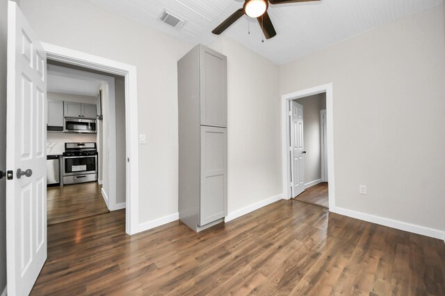 409 S 72nd St, Houston, TX 77011 - unfurnished bedroom featuring dark wood-type flooring, baseboards, and ceiling fan