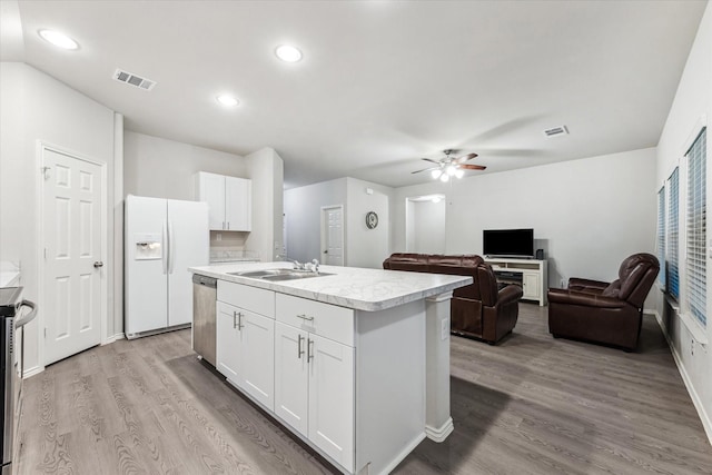 643 E Fairway Lake Dr, Alvin, TX 77511 - kitchen featuring appliances with stainless steel finishes, a sink, ceiling fan, white cabinets, and light countertops