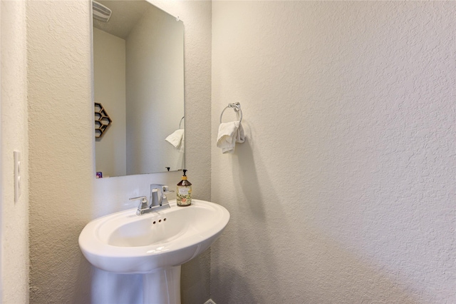 11702 Twin Creeks Hill Dr, Cypress, TX 77433 - bathroom with a textured wall