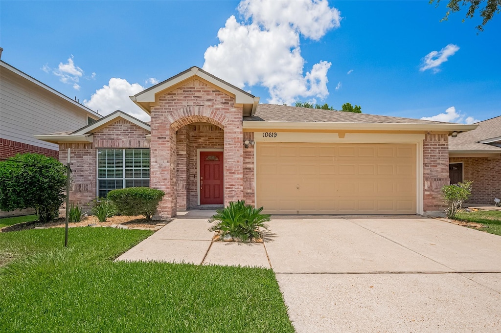 10619 Saratoga Sq, Missouri City, TX 77459 - photo 1