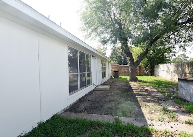 194 Moonridge Dr, Houston, TX 77015 - fenced backyard featuring central air condition unit