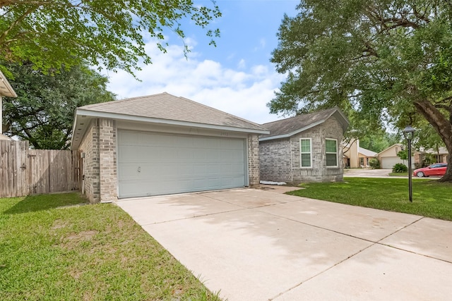 2902 Secluded Dr, Sugar Land, TX 77498 - ranch-style house featuring driveway