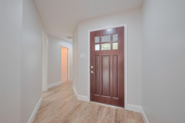 2902 Secluded Dr, Sugar Land, TX 77498 - entryway featuring light wood-style floors and baseboards