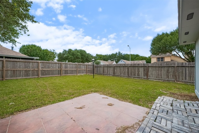 2902 Secluded Dr, Sugar Land, TX 77498 - view of yard featuring a patio
