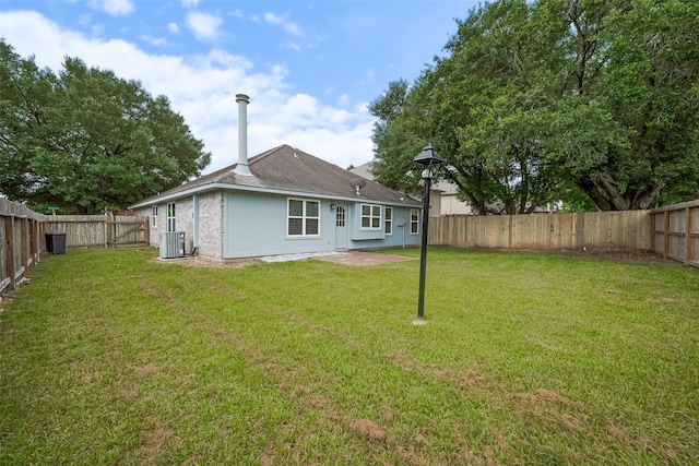 2902 Secluded Dr, Sugar Land, TX 77498 - back of property with cooling unit