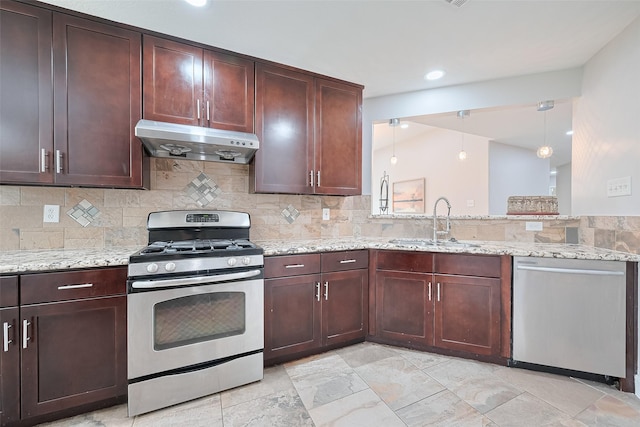 2902 Secluded Dr, Sugar Land, TX 77498 - kitchen featuring stainless steel appliances, under cabinet range hood, a sink, and light stone counters