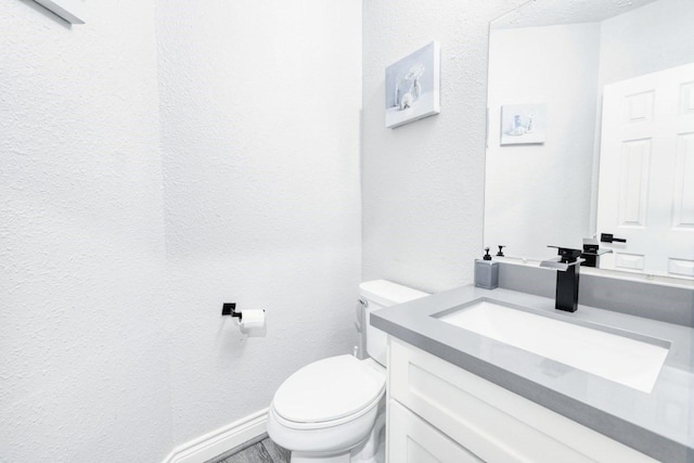 3031 Creek Manor Dr, Houston, TX 77339 - bathroom featuring a textured wall, vanity, toilet, and baseboards