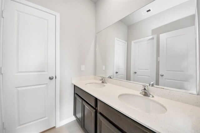 1307 Bonnerjee Dr, Crosby, TX 77532 - full bath with double vanity and baseboards