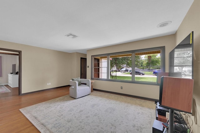 2009 Lamar Dr, Pasadena, TX 77502 - sitting room with wood finished floors and baseboards