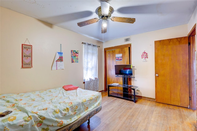 2630 Tidewater Dr, Houston, TX 77045 - bedroom with light wood-style floors, a ceiling fan, and baseboards