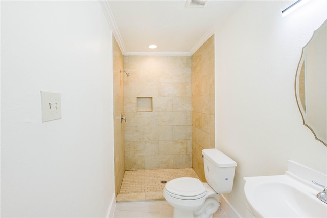 5326 Keystone St, Houston, TX 77021 - bathroom featuring toilet, a tile shower, ornamental molding, a sink, and baseboards