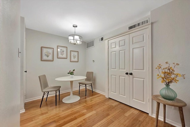 2120 El Paseo St Unit 2409, Houston, TX 77054 - dining area with light wood-type flooring, a chandelier, and baseboards