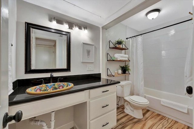 2120 El Paseo St Unit 2409, Houston, TX 77054 - full bathroom with toilet, shower / bath combo with shower curtain, vanity, and wood finished floors