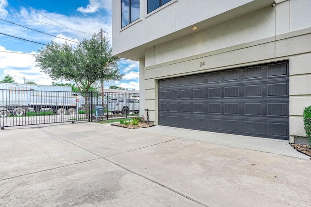 24 N N Hutcheson St, Houston, TX 77003 - garage with concrete driveway