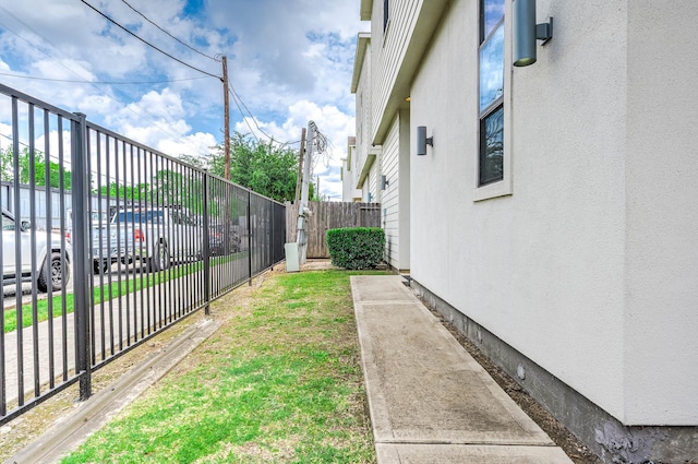 24 N N Hutcheson St, Houston, TX 77003 - view of yard