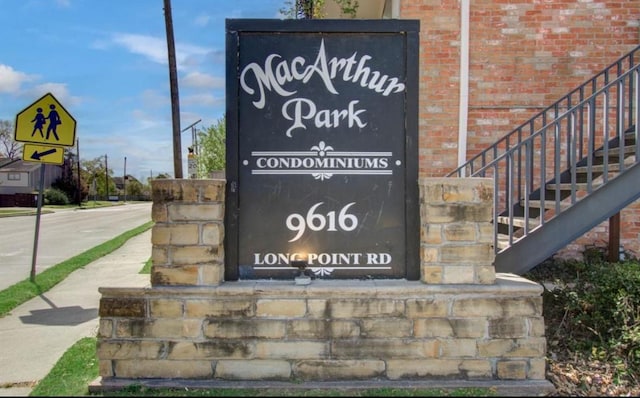 9616 Long Point Rd Unit 38, Houston, TX 77055 - photo 1