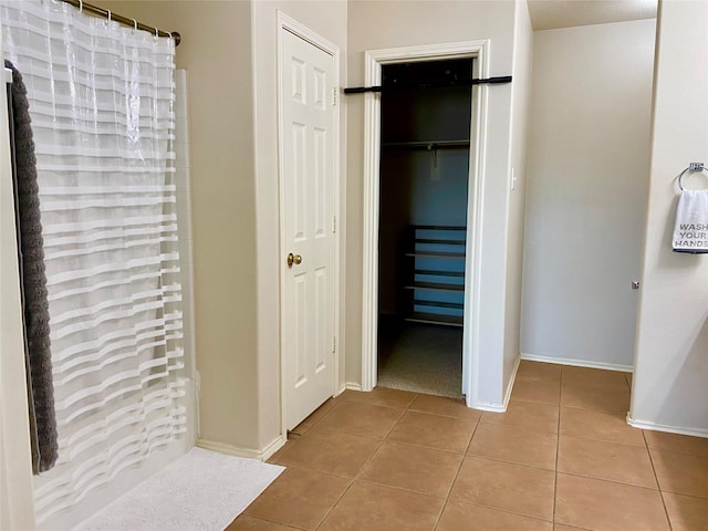 19042 Yaupon Ranch Dr, Cypress, TX 77433 - full bath with tile patterned flooring, a closet, and curtained shower