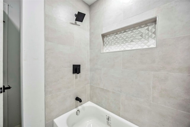 5751 Belmark St, Houston, TX 77033 - full bath featuring tub / shower combination