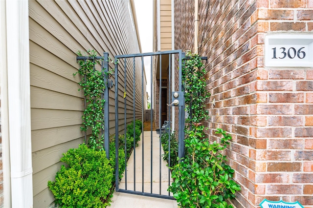 1306 Malone St, Houston, TX 77007 - doorway to property featuring brick siding
