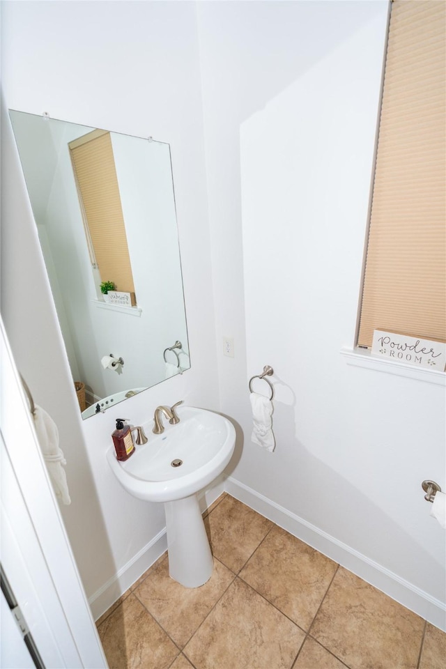 1306 Malone St, Houston, TX 77007 - bathroom featuring tile patterned flooring and baseboards