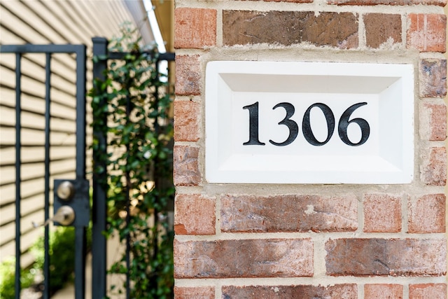 1306 Malone St, Houston, TX 77007 - exterior view of brick siding