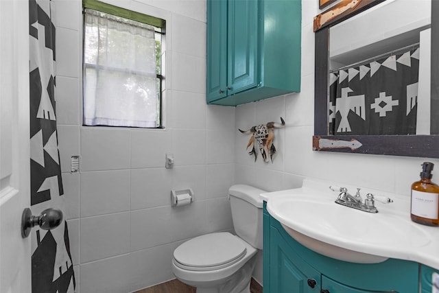 1137 Jones Rd, New Waverly, TX 77358 - full bathroom featuring vanity, toilet, and a shower with curtain