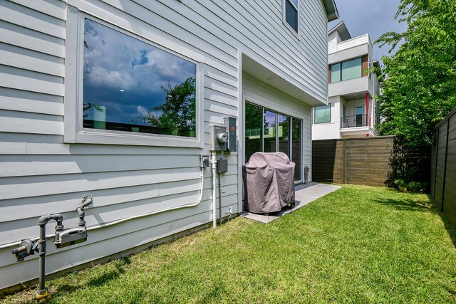 7603 Jacquelyn Gardens Ln, Houston, TX 77055 - view of yard